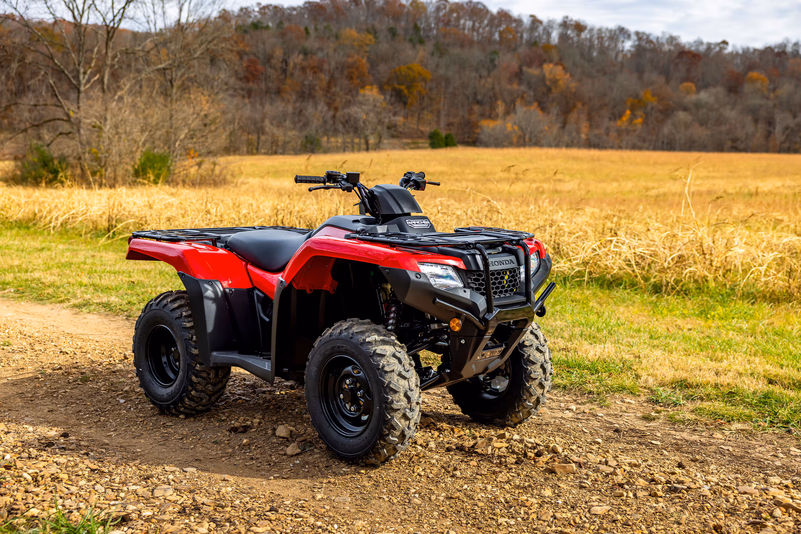 Detalhe do TRX 420 FourTrax em ação no campo