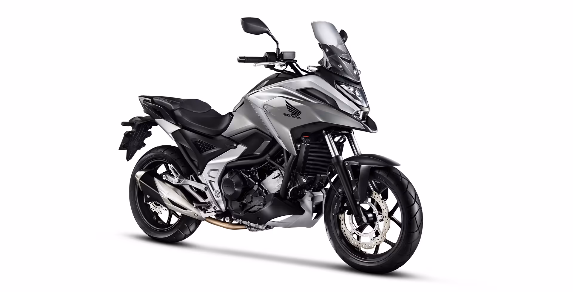 NC 750X vista 3/4 frente cor prata
