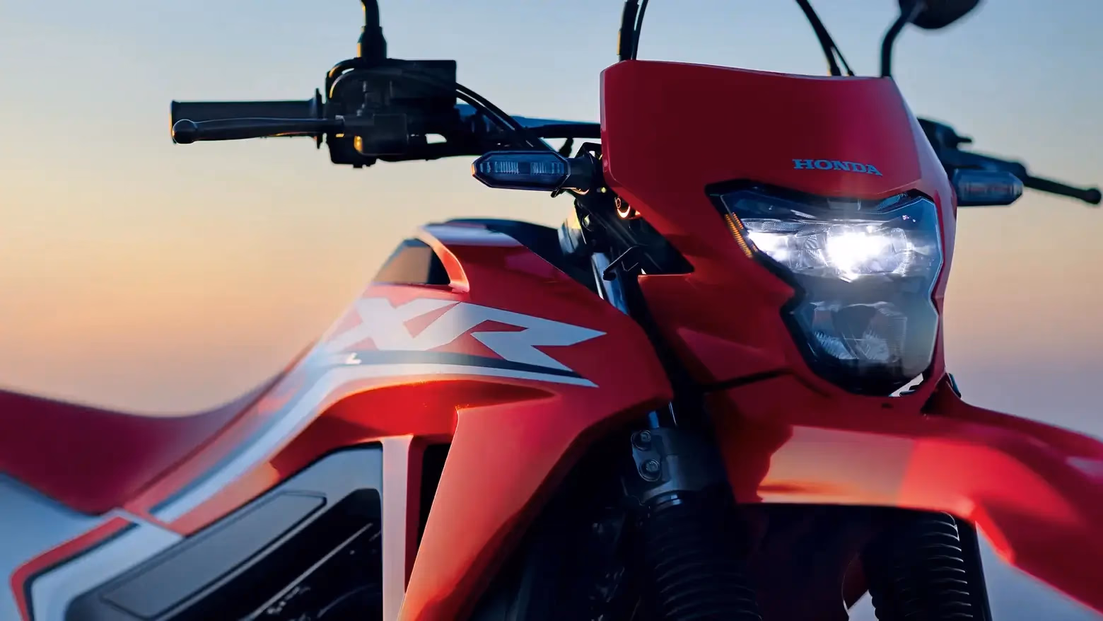 XR 300L Tornado detalhe tanque - 6 de 22