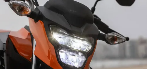 Lanterna e farol em LED CG 160 Titan