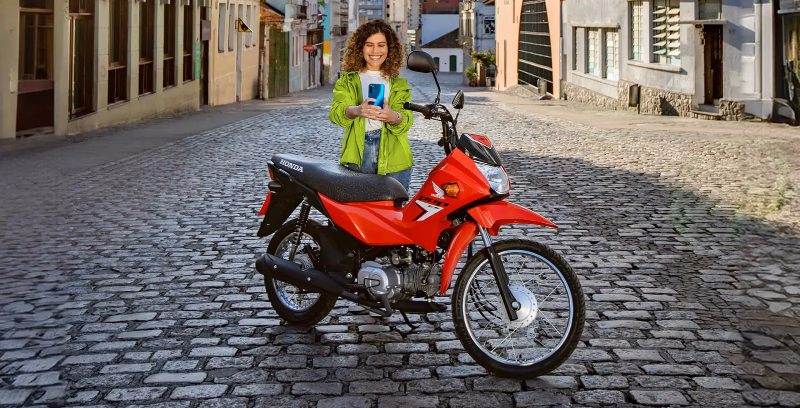 Mulher com Pop 110i ES - 15 de 28