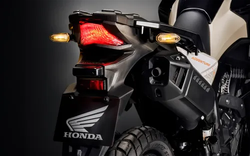 Lanterna traseira com alerta de frenagem Sahara 300